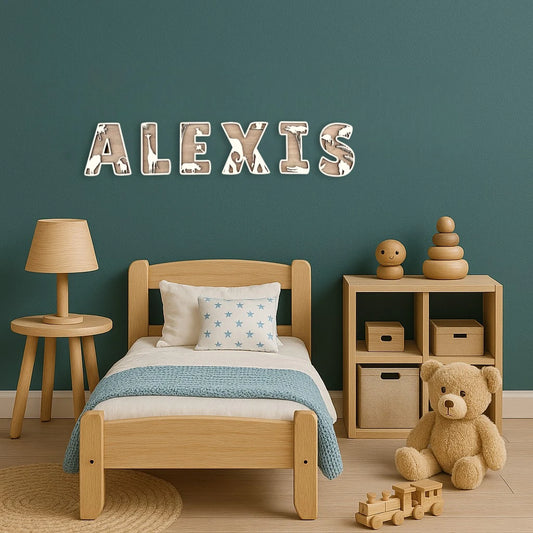 Déco murale personnalisée : prénom en bois sur le thème Safari. Idéal pour chambre d'enfant ou cadeau de naissance original et fait main.